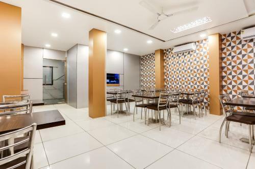 Hotel Silverkey Executive Stays 60501 Babul Nagar
