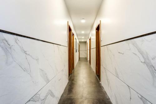 Hotel Silverkey Executive Stays 60501 Babul Nagar