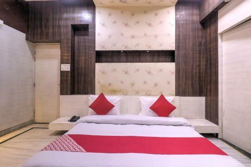 Hotel Oyo 78411 The Luxury Living