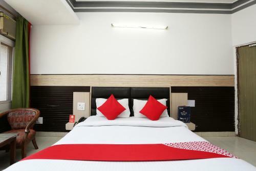 Oyo 28445 Hotel Bhavini