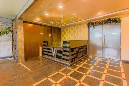 Oyo 36823 Hotel Vamsee Empire