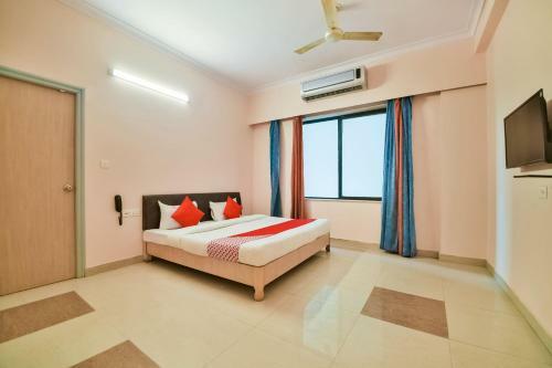 Oyo 37212 Hotel Soft Petals By Arn Group