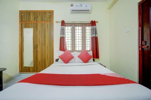Hotel Oyo 73612 Home Tree Service Apartments