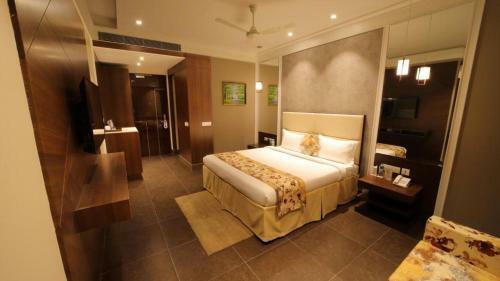 Hotel The Grand Village