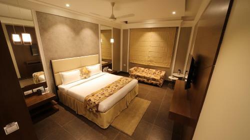 Hotel The Grand Village