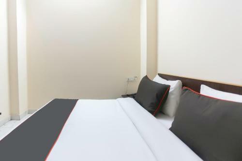 Collection O 76614 J K Hotel