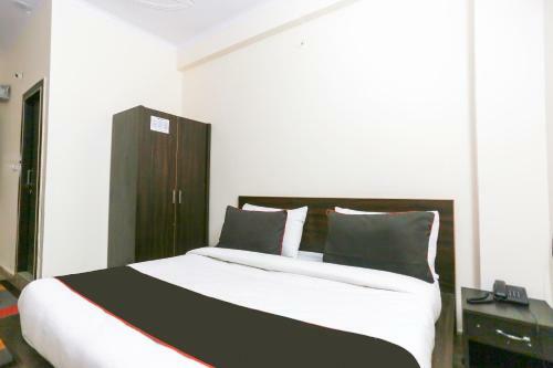 Collection O 76614 J K Hotel