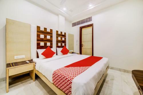 Oyo 35385 Hotel Signature Palace