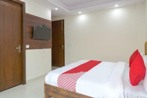 Hotel Oyo 75809 Sharma Residency