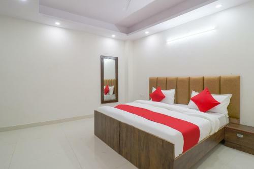 Hotel Oyo 75809 Sharma Residency