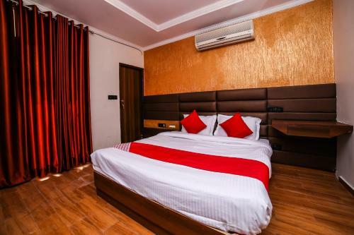 Oyo 26589 Hotel Royal Town
