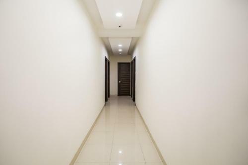 Capital O 71384 Hotel Jmk