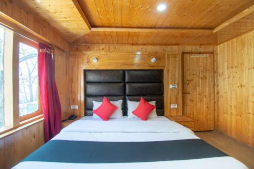 Capital O 66228 Hotel Sheeshnag