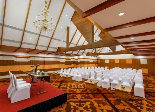 Hotel Sobit Sarovar Portico