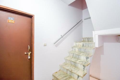 Oyo 49541 Hotel Waris Residency