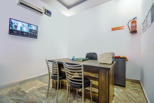 Oyo 49541 Hotel Waris Residency