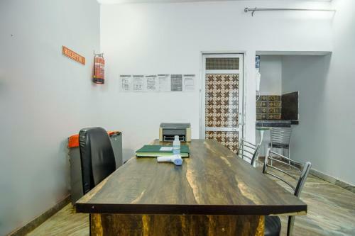 Oyo 49541 Hotel Waris Residency