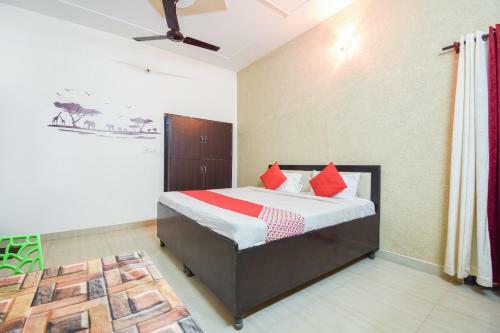 Hotel Oyo 74203 Sbs Royal Stays
