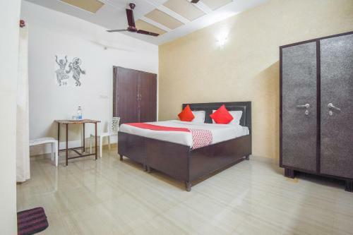 Hotel Oyo 74203 Sbs Royal Stays