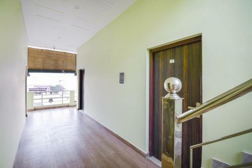 Hotel Oyo 74203 Sbs Royal Stays
