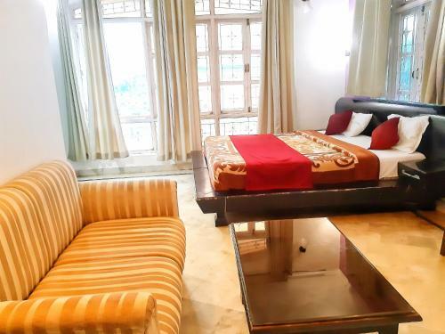 Hotel Gayatri Resorts