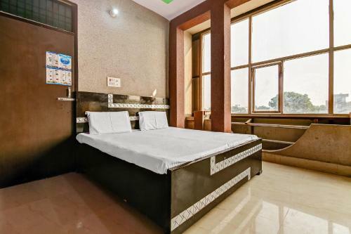Spot On 62430 Galaxy Star Hotel