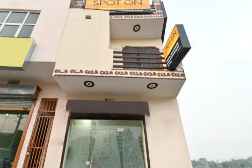 Spot On 64745 Hotel Green City