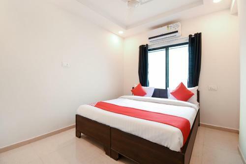 Hotel Oyo 47606 White House Regency