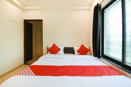 Hotel Oyo 47606 White House Regency