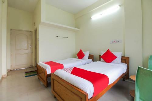 Hotel Oyo 76215 Royal Residency