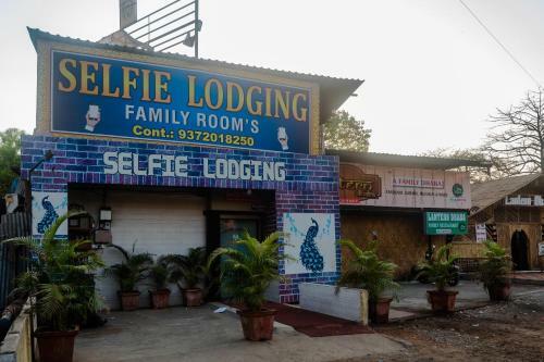 Hotel Oyo 37530 Selfie Dhaba