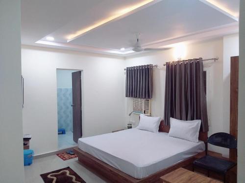 Hotel Fabexpress Sg Sarkhej-gandhinagar Highway