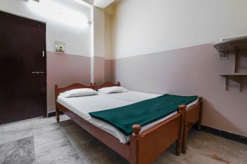 Hotel Spot On 48349 Sri Sai Lohith Lodge
