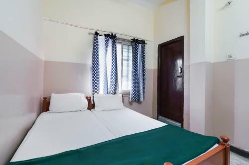 Hotel Spot On 48349 Sri Sai Lohith Lodge