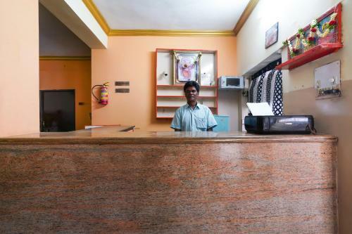 Hotel Spot On 48349 Sri Sai Lohith Lodge