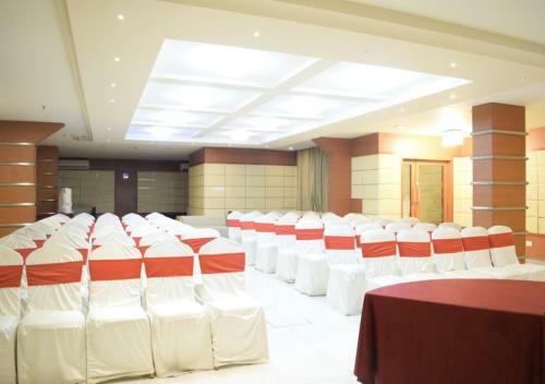 Metropolis Hotel (A Unit Of Osem Hotel)