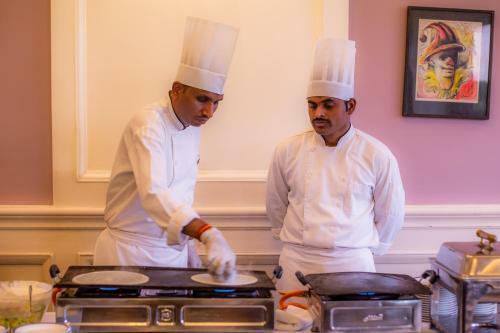 Hotel Sun-n-sand Suites, Shirdi