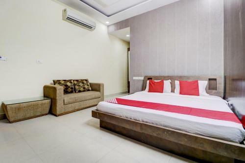 Oyo 77889 Hotel Viva City