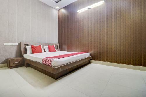 Oyo 77889 Hotel Viva City
