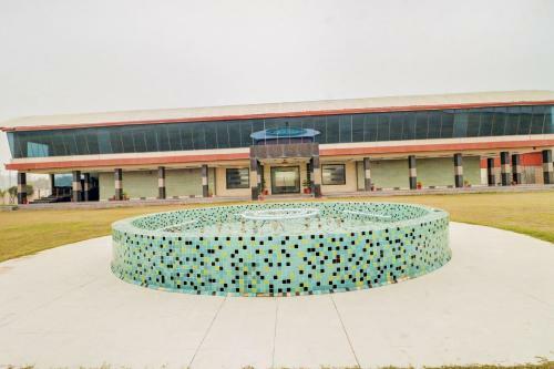 Oyo 77889 Hotel Viva City