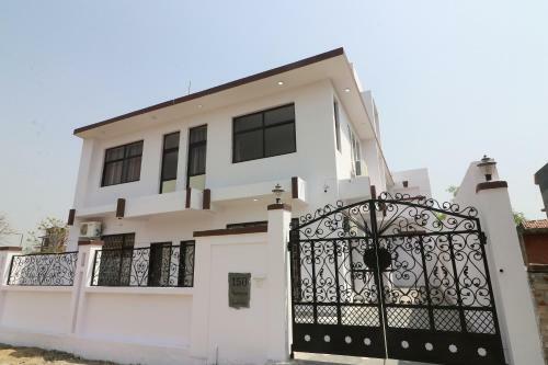 Hotel Oyo 33025 Stay Bird Inn