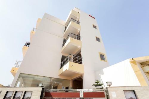 Oyo 62948 Hotel Dakshit Inn