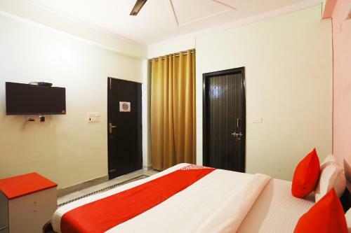 Hotel Oyo 42405 Noida Relax