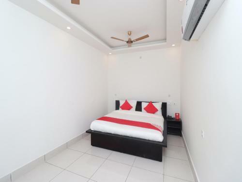 Oyo 26989 Hotel Invogue