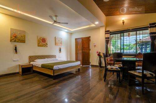 Bed & Breakfast Bigfoot Stay - Malhar Villa