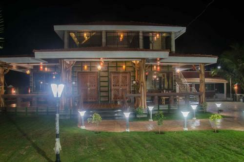 Bed & Breakfast Bigfoot Stay - Malhar Villa