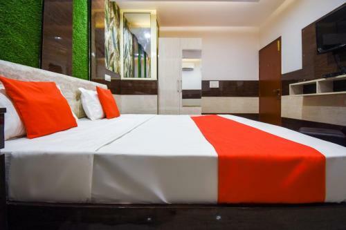 Oyo 70744 Hotel Atharv