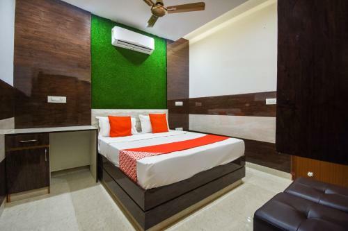 Oyo 70744 Hotel Atharv