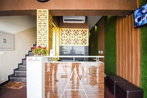 Oyo 70744 Hotel Atharv
