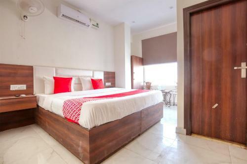 Oyo 42743 Hotel Midway